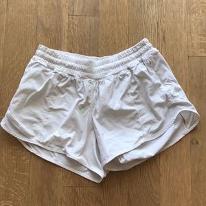Lululemon White Hotty Hot 4”